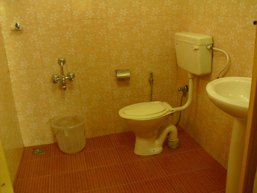 Rheinberg Town Haus Hotel Munnar Room photo