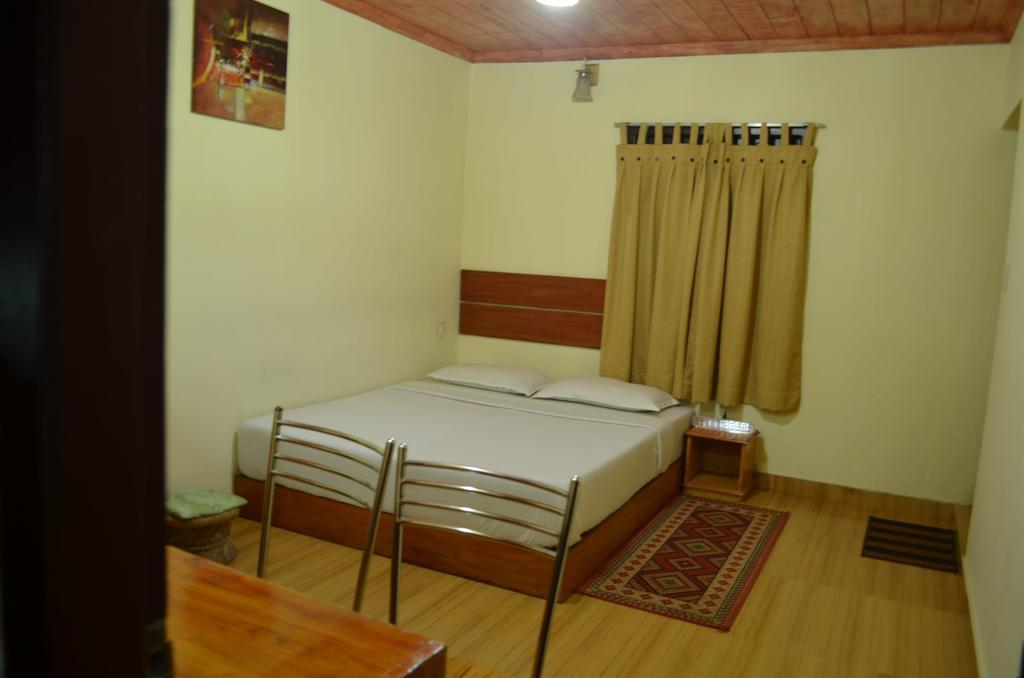 Rheinberg Town Haus Hotel Munnar Room photo