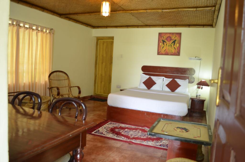 Rheinberg Town Haus Hotel Munnar Room photo