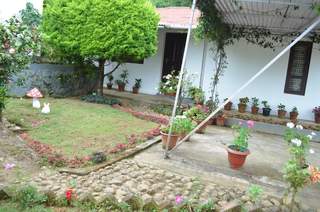 Rheinberg Town Haus Hotel Munnar Room photo